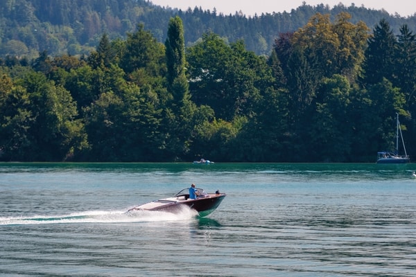 speed boat